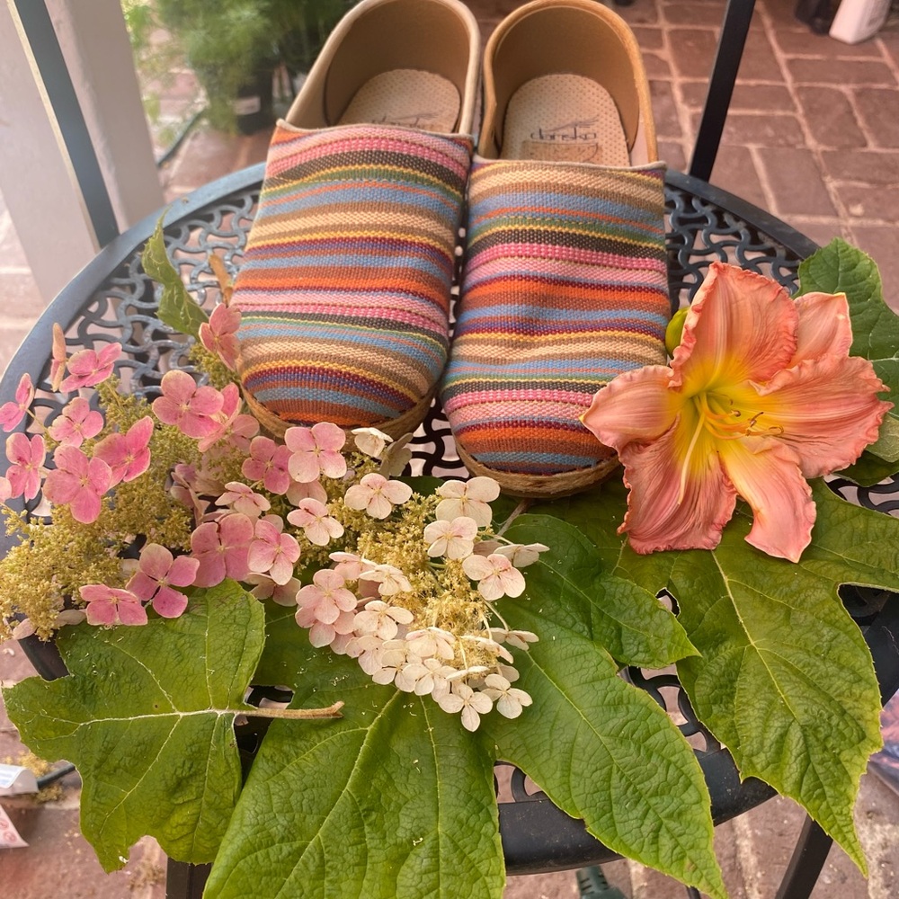 ✨DANSKO VEGAN JUTE CLOGS✨